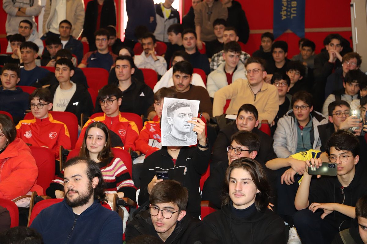 Mesut Özil tweet media