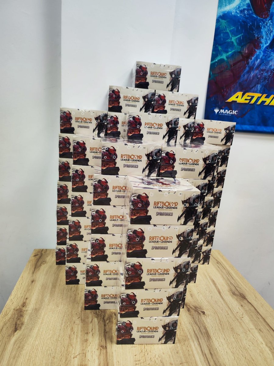 Saruman_Games's tweet photo. 🚨REPOSICIÓN SPIRITFORGED🚨

¡Desde hoy ponemos a la venta cajas!

🏪Únicamente venta en tienda
📉Sólo 60 unidades
💰120€
👉Máximo 1 caja por persona al dia
✅Requisitos: Haber jugado al menos 1 torneo Riftbound en Saruman o haber asistido a un evento de iniciación
✖️No reservas https://t.co/t4oPtwTk1S