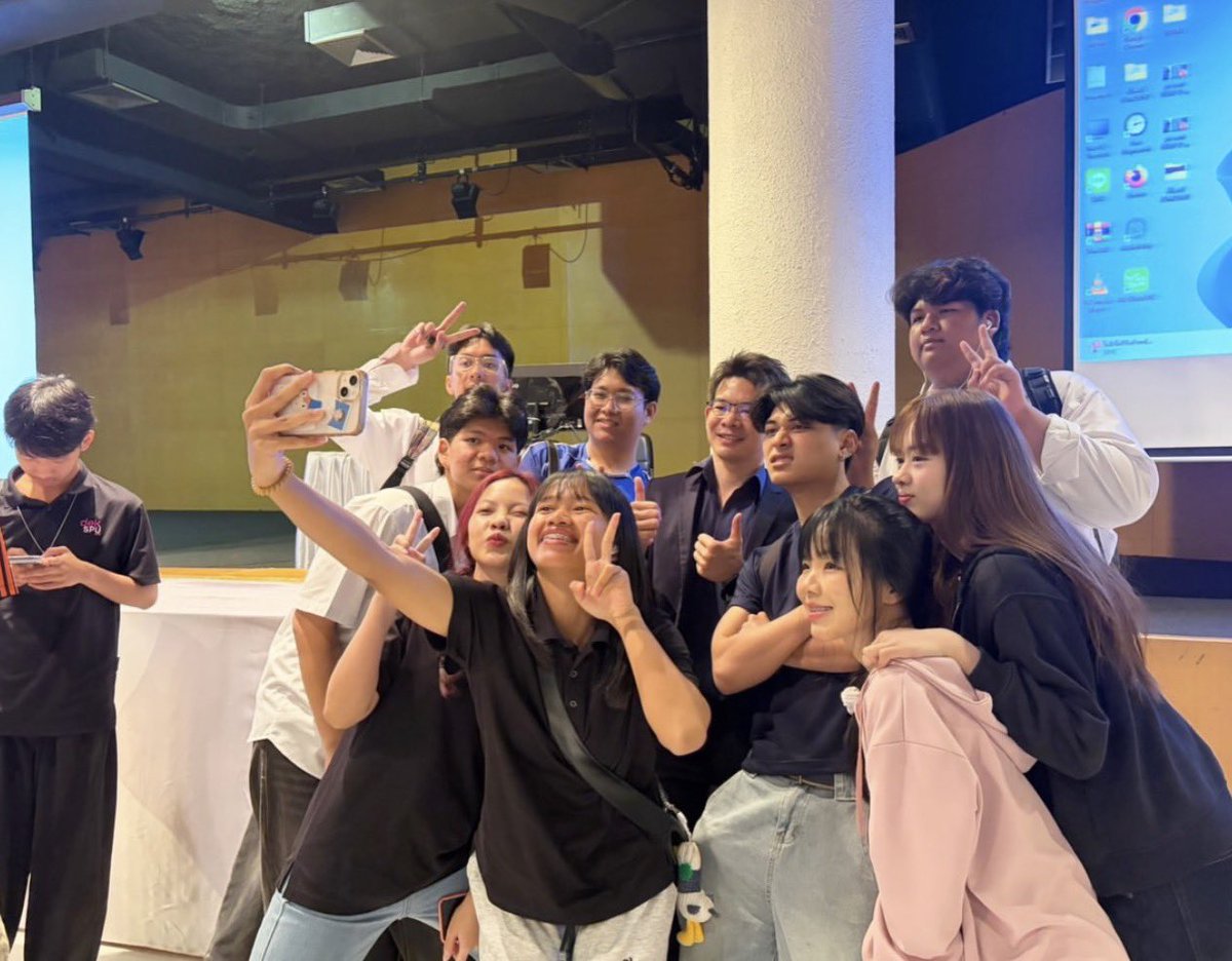 TymeTopic's tweet photo. #ครูพีทาม์ย ได้รับเกียรติเชิญจาก หลักสูตรภาษาอังกฤษเพื่อธุรกิจ (Business English for Communication) คณะศิลปศาสตร์ มหาวิทยาลัยศรีปทุม ในการสอนภาษาอังกฤษ ในหัวข้อ “English Like A Pro!” ให้กับนักศึกษา

ทุกคน enjoy กันสุดๆ สนุกสนาน มีการตอบโต้อย่างต่อเนื่อง https://t.co/4XES5Mj0xF
