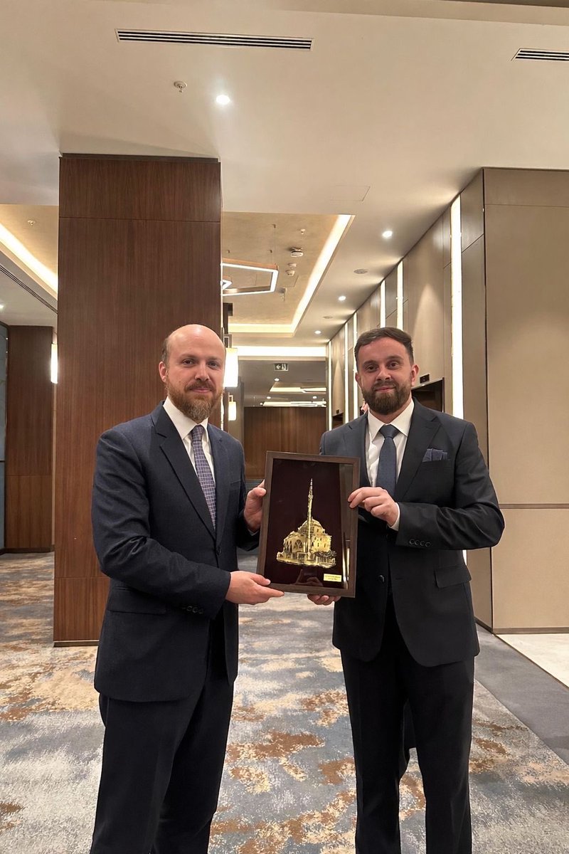km_tgk's tweet photo. TGK Genel Başkanı Sercan Züber ve TGK Kurucu Genel Başkanı Onur Loç, İlim Yayma Vakfı Mütevelli Heyeti Başkanı Sayın Necmeddin Bilal Erdoğan’ın Üsküp ziyareti kapsamında kendilerine bir hediye takdiminde bulundu. https://t.co/vPKIpTEJVq
