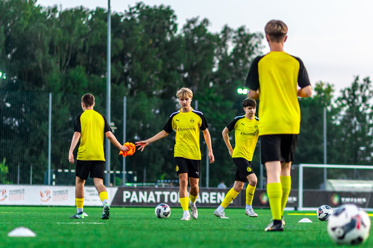 AkademiaBVB's tweet photo. GraMY nadal razem – TRILUX oficjalnym sponsorem Akademii BVB na kolejny rok! 🖤💛🤝

DziękujeMY za zaufanie i kolejny rok wspólnej drogi! Przed nami następne miesiące pełne sportowych emocji i wspólnych sukcesów!
➡️ https://t.co/QbOKGRvw9E

kochaMY to co robiMY 🖤💛 https://t.co/nzyH1Bx8Ei