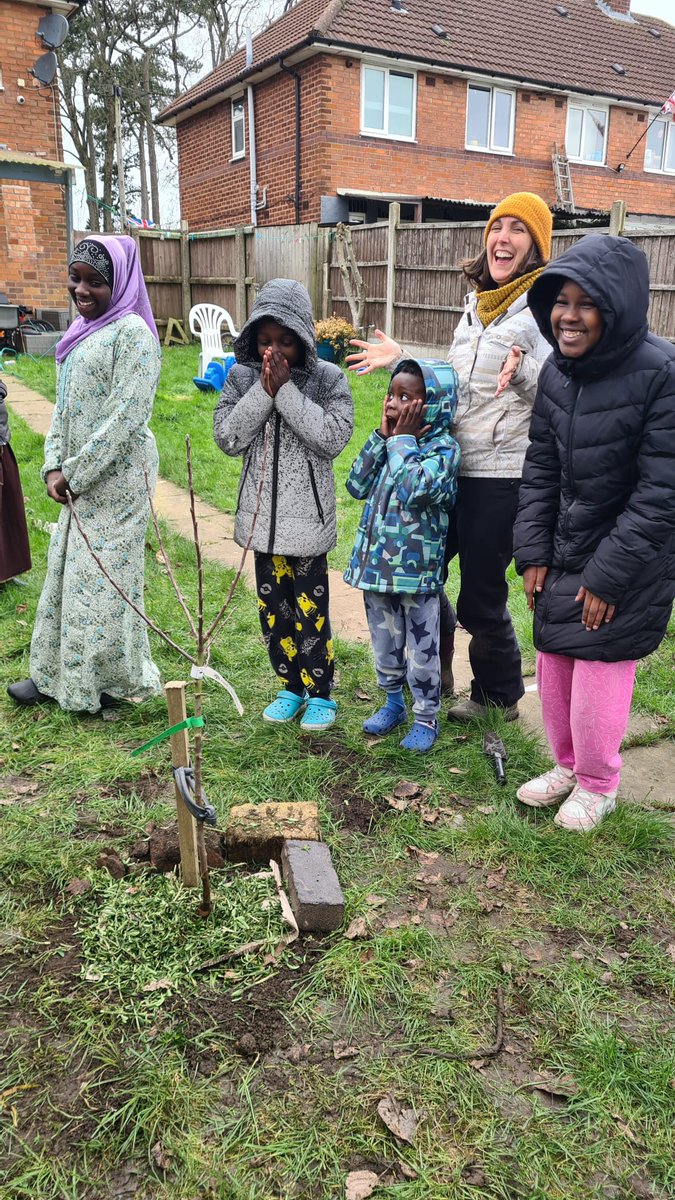 fruitnutvillage's tweet photo. So much joy... bringing #AppleTrees to the gardens of #Northfield. Perhaps one day #NorthfieldTreasure will be the beating heart of a new #FruitAndNutVillage. Keep up the good work! @TNLComFund https://t.co/zdV0VTtGpB