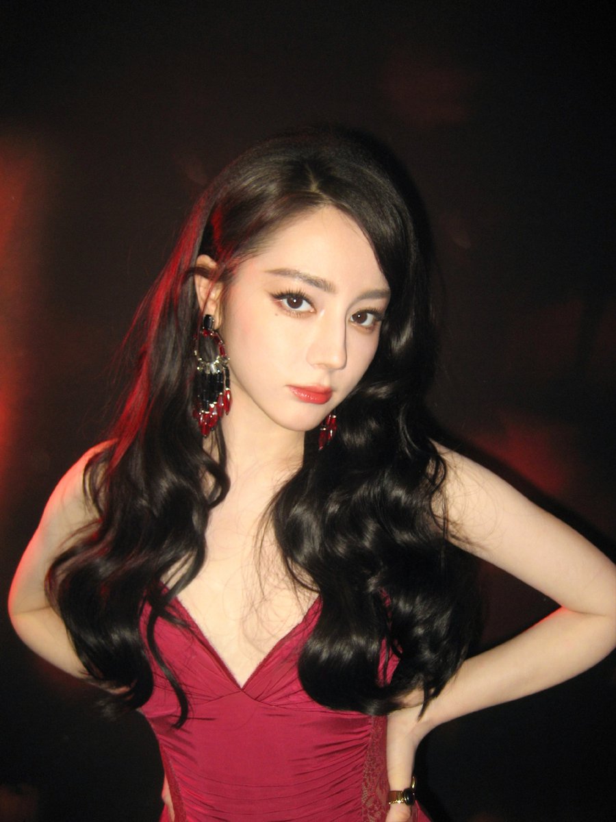 🍉 Dilireba’s contract with Jaywalk Studio has reportedly expired and may open her own studio to operate independently moving forward

[ #Dilraba #迪丽热巴 ]