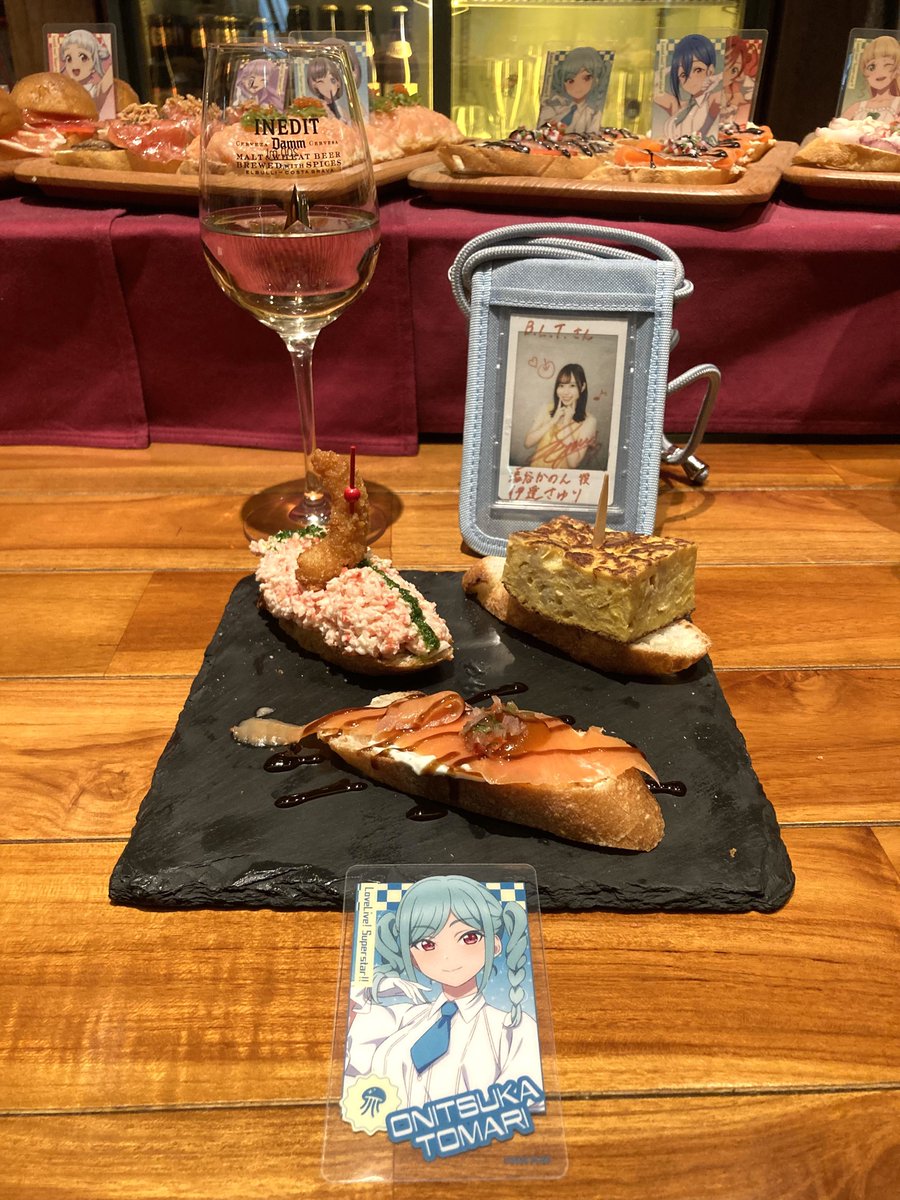 mitokenLL18's tweet image. 店員さんに聞いたら白ワインが合うと思いますってことだったので、白ワインと共に
オシャレだなぁ #CatChu #Liella #グランソル東京