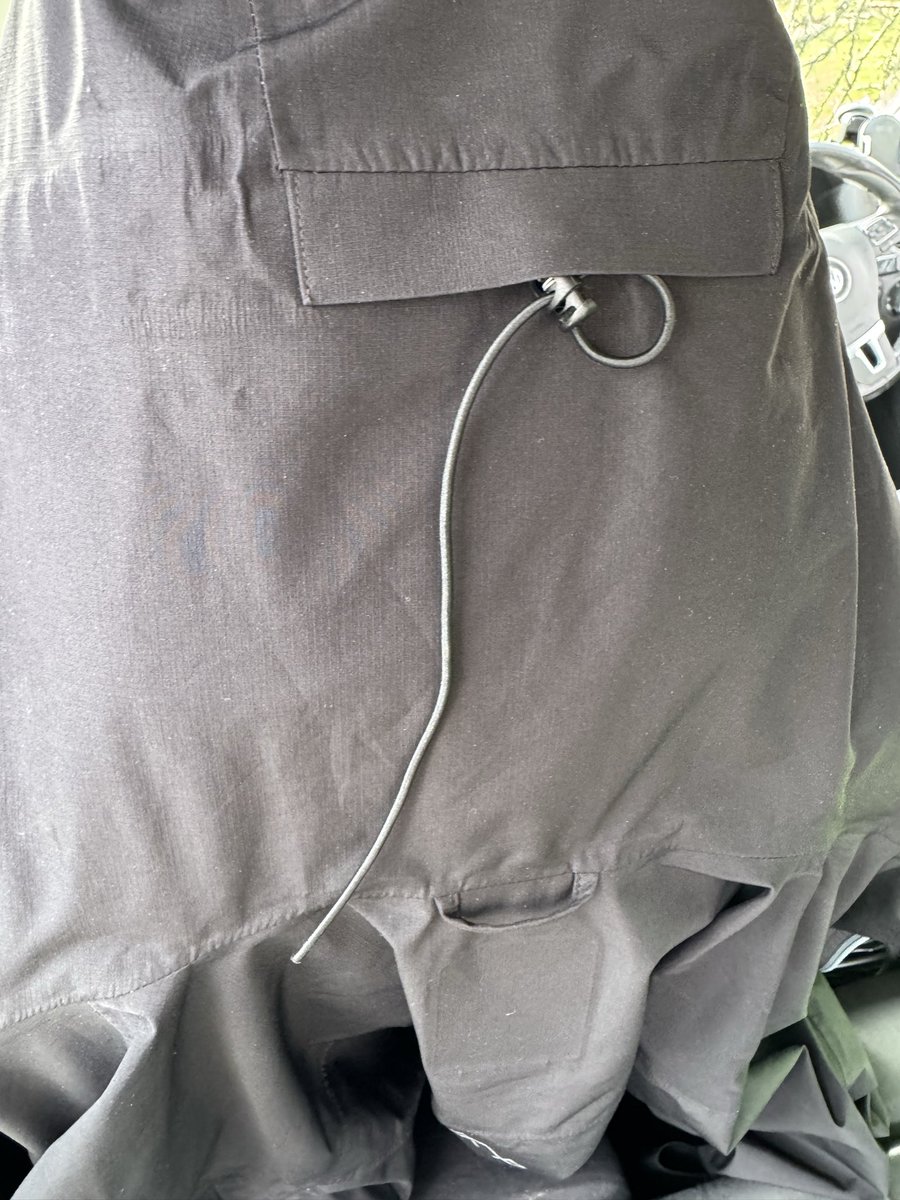 smellypro's tweet photo. I got this jacket as a birthday present and it’s like this!!! Please help!!! @fjernoutdoors https://t.co/Ueke5vQPC6