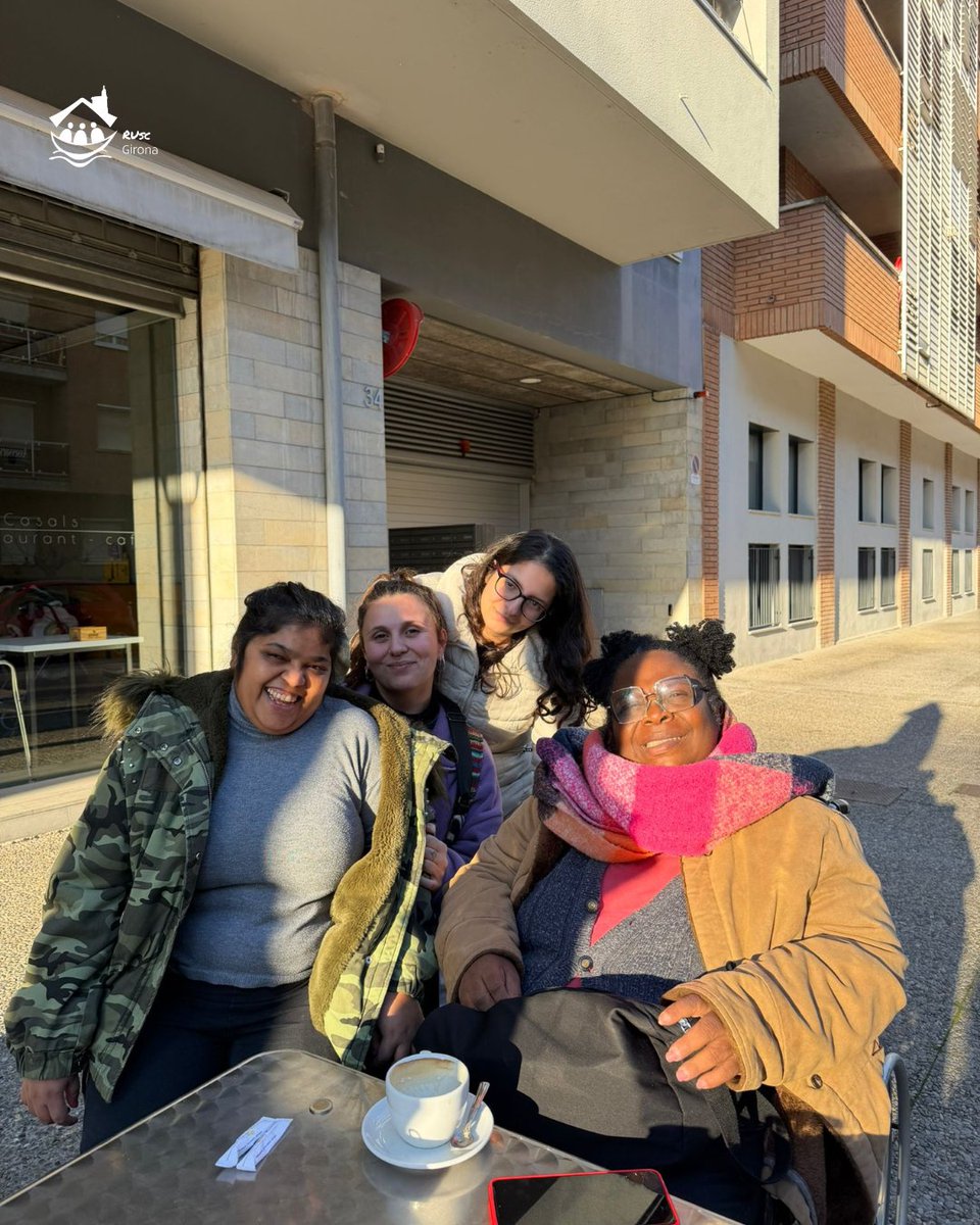 ruscgirona_llar's tweet image. Fa uns dies vam aprofitar que va sortir el solet per anar tots junts a prendre un refresc a la terrassa d’un bar… i que bé que hi vam estar! ☀️😎

#elrusc #llar #llarresidencia #llarresidenciagirona #vidacomunitaria #inserció #inclusió #ruscgirona
