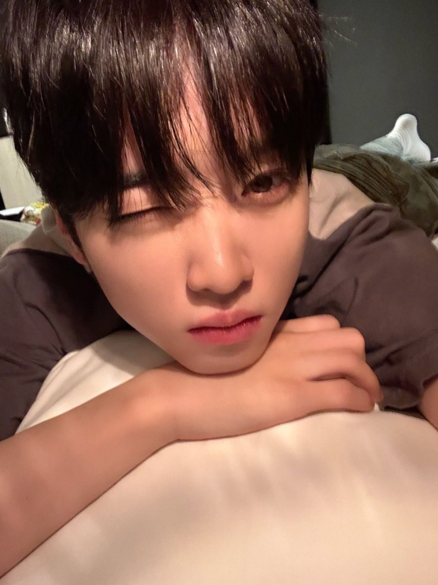 dxxlns's tweet photo. ⠀

           ⠀        ﹙ @ ﹚the landing was short

           ⠀ https://t.co/jZfoZtnKW2