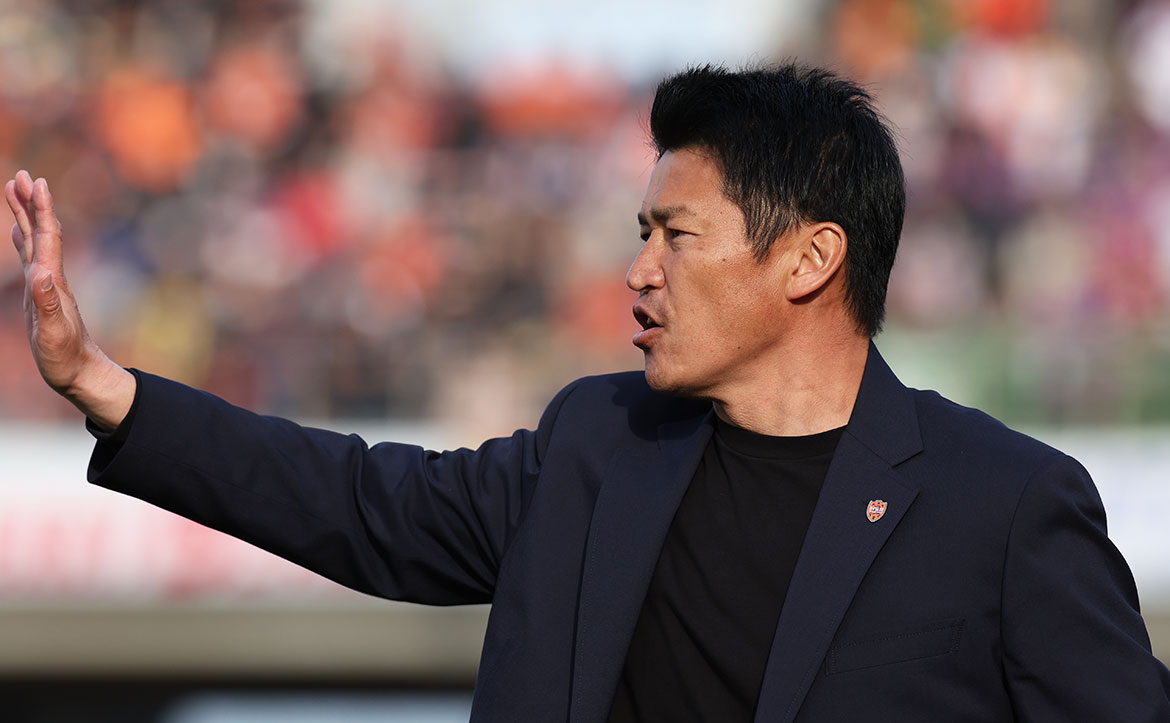 spulse_official's tweet photo. ◤◢◤クローズアップ・マネージャー🔍◢◤◢
📝#吉田孝行 監督「チームや選手の成長過程を見るのが楽しい…勝利を欲し続けるリアリスト」

🔶ロングインタビューを公開
🗣️「このクラブでタイトルが獲りたい。そのためにエスパルスに来ましたから」…
🔗https://t.co/A7NY09352I

#spulse #ONEFAMILY https://t.co/J12n1Nu6cw