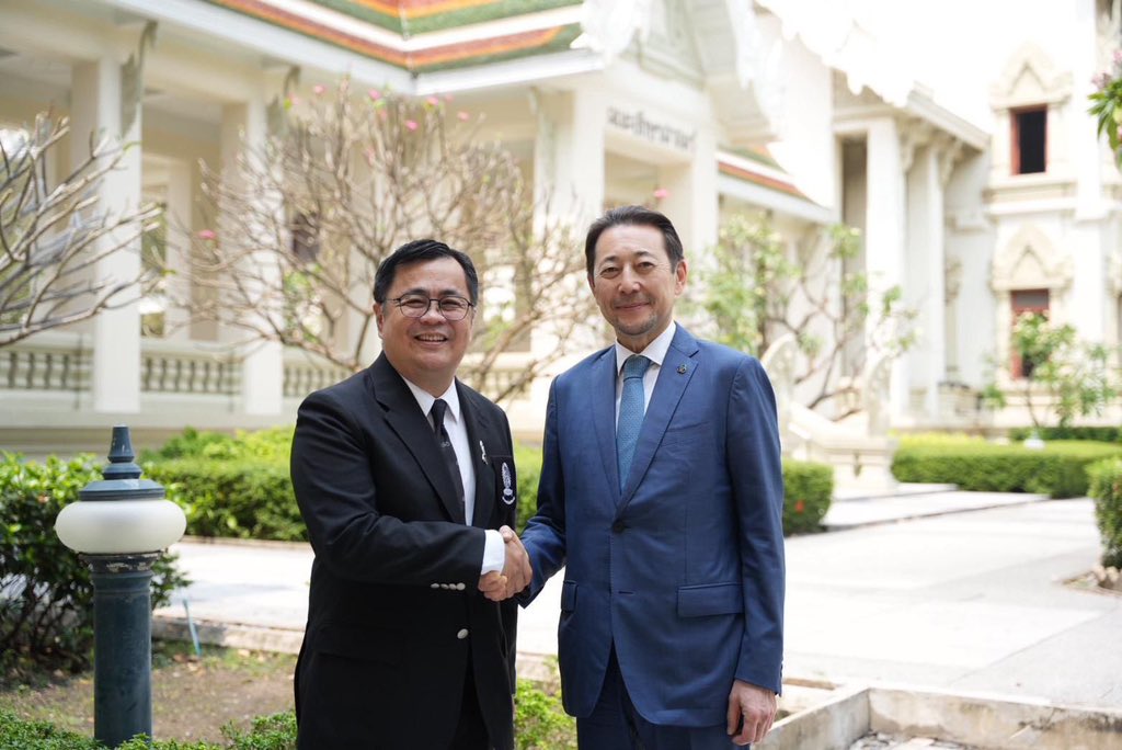 KairatSarybay's tweet photo. Delivered keynote speech at @ChulalongkornU on #connectivity & #multilateralism
As #Asia reshapes global trade & supply chains, corridors & confidence must evolve together
Through inclusiveness & voluntary #CBMs, #CICA advances resilient & sustainable connectivity across #Asia https://t.co/KfoyX4VSVh