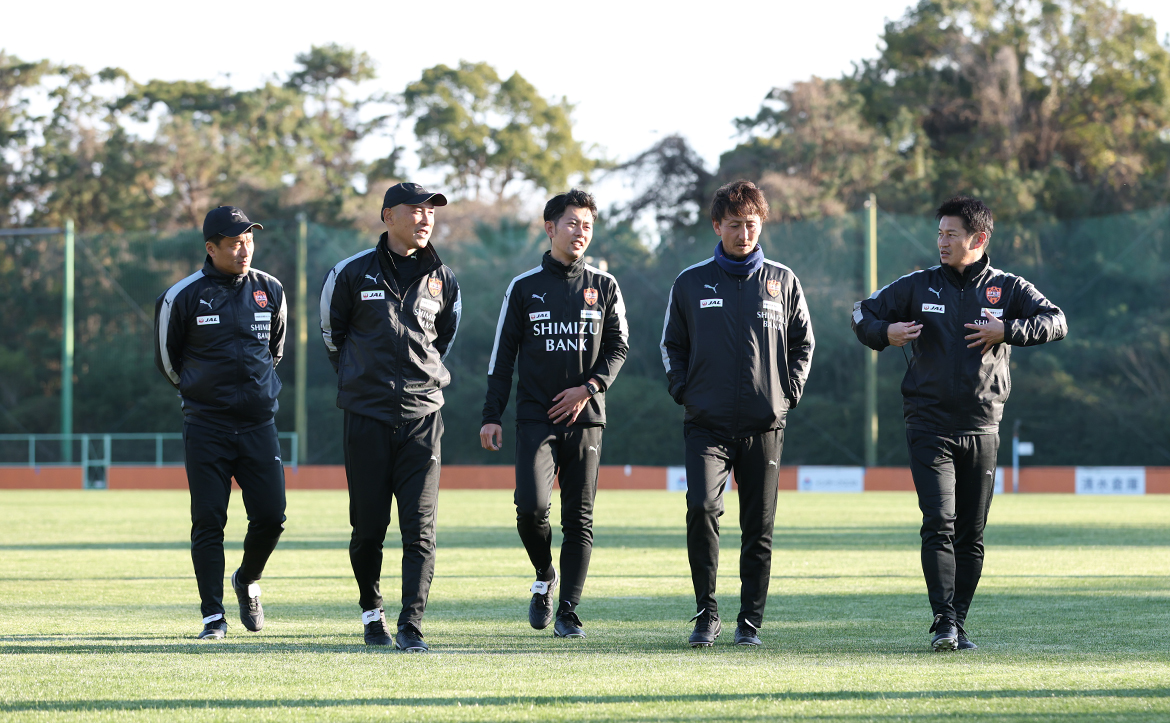 spulse_official's tweet photo. ◤◢◤クローズアップ・マネージャー🔍◢◤◢
📝#吉田孝行 監督「チームや選手の成長過程を見るのが楽しい…勝利を欲し続けるリアリスト」

🔶ロングインタビューを公開
🗣️「このクラブでタイトルが獲りたい。そのためにエスパルスに来ましたから」…
🔗https://t.co/A7NY09352I

#spulse #ONEFAMILY https://t.co/J12n1Nu6cw