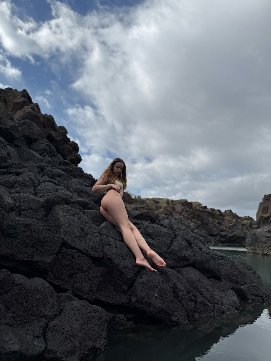 Ariel Waves tweet media