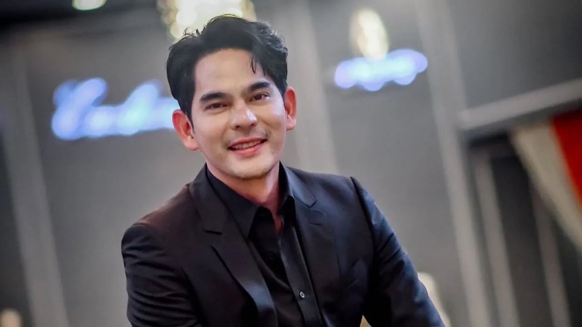 วงการบันเทิงต้องเอาคนหน้าเริ่ดๆแบบนี้ไปเปนพ่อ ทำไมวะ ไม่เข้าใจด้วยซ้ำ เปนพระเอก ตัวเอกได้ยันตายเนาะ ไม่ใช่แค่เรื่องหล่อแต่เรื่องฝีมือการแสดงอะ โคตรจะเริ่ดด ให้เล่นเป็นพ่ออยู่อย่างนั้น