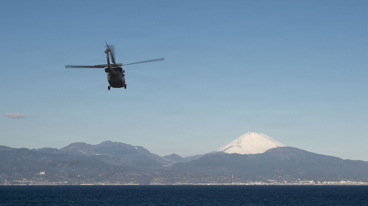 Soaring close to home!

The USS Blue Ridge team and the “Golden Falcons” of Helicopter Sea Combat Squadron 12 conduct flight operations in Sagami Wan, Feb. 19. The ability to work together is what makes this crew the finest in the fleet!

#US7thFleet | #FlyNavy https://t.co/jAC1W4iak5