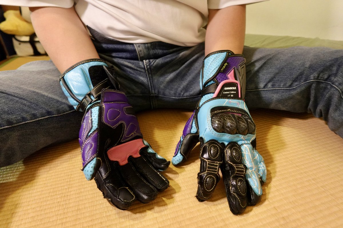 A copy of #HYOD gloves...
#bikerfetish
#gearfetish
#glovefetish