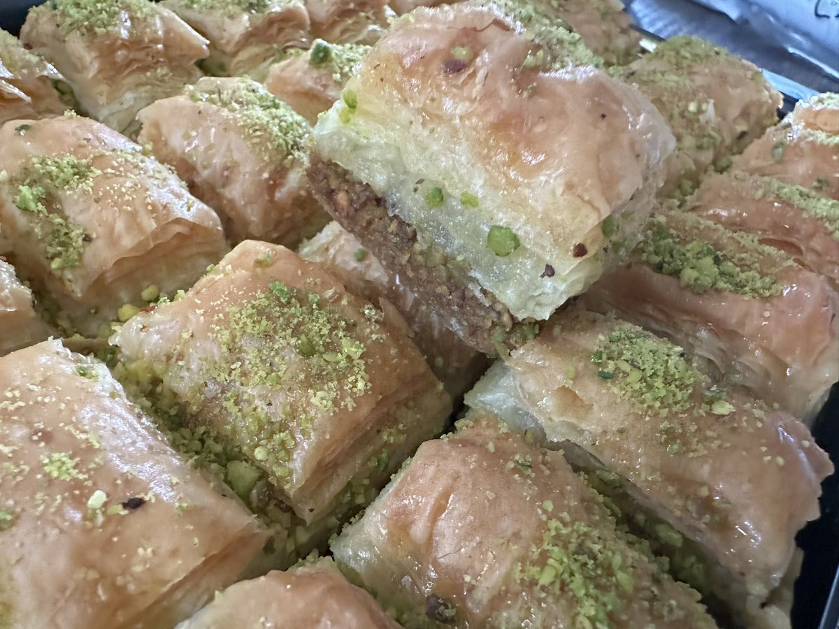 美味いよなー。最初は苦手だったけどな。トルコ人、コレ、4つとか食う