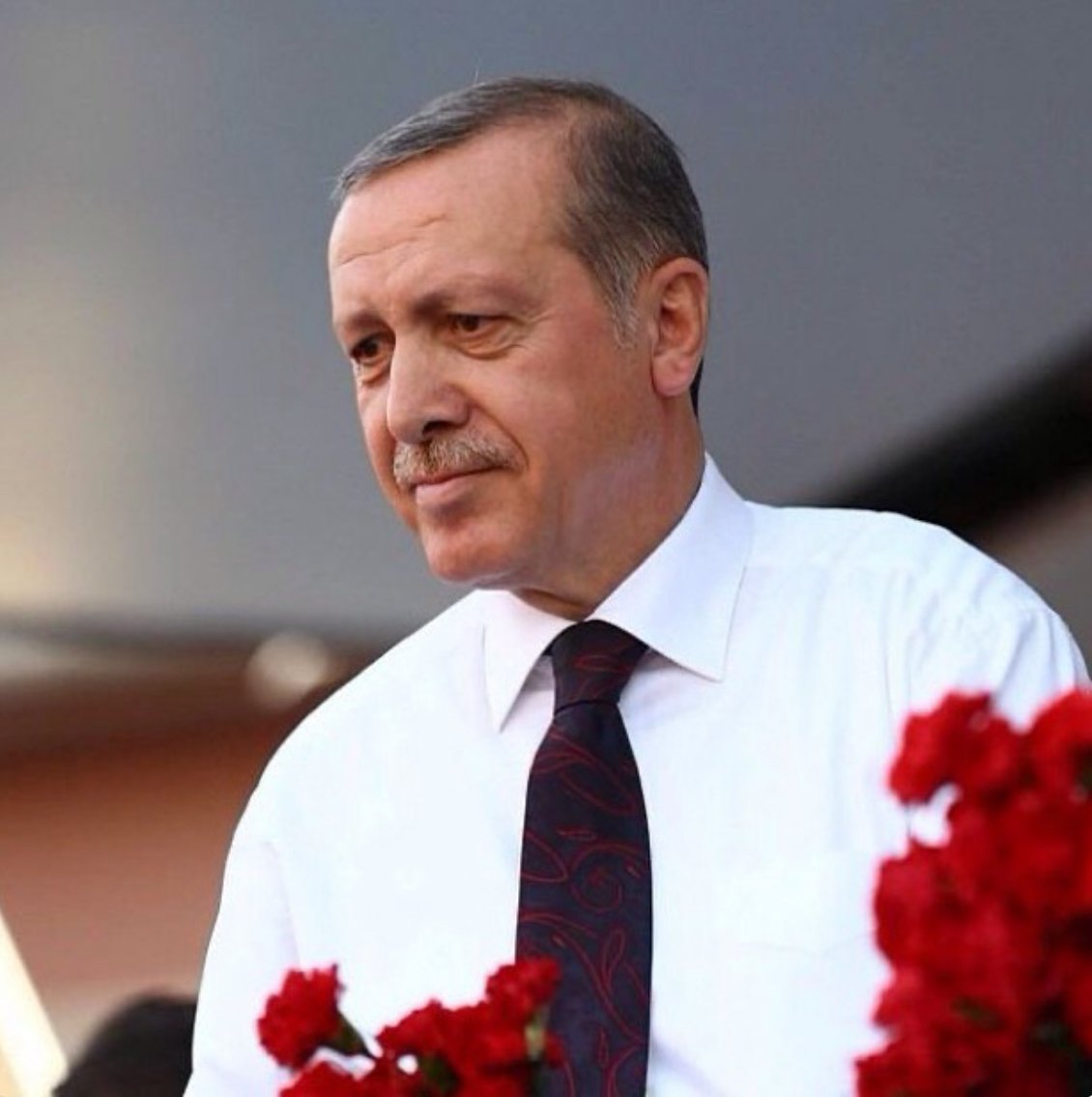 Erbil'den sevgi dolu selamlar Vatan ve Millet sevdalısı Reis  <a href="/RTErdogan/">Recep Tayyip Erdoğan</a>  ’a 
sağlıklı ve huzurlu nice yıllar diliyorum. Doğum Gününüz Kutlu Olsun 

#MilleteAdananBirÖmür
#CumhurunReisi72Yasında