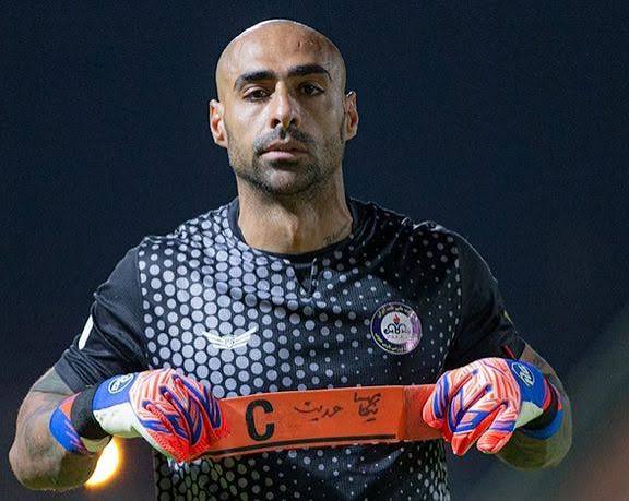 گویا پست دروازه بانی شریف ترین، شجاع ترین و مردمی ترین پست در بازی فوتبال است
#رشید_مظاهری
#پرویز_برومند 
#روزبه_سینکی 
#حامد_لک