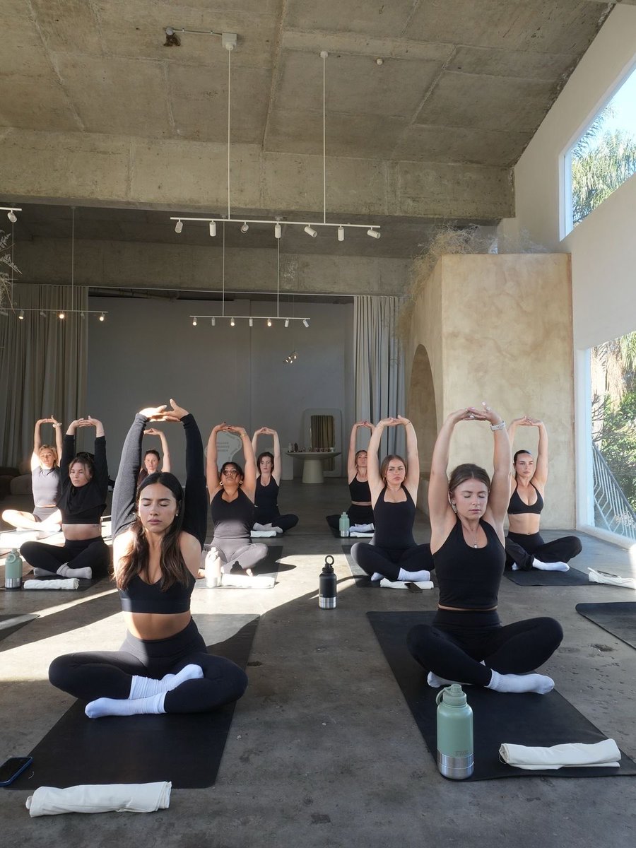 beafoco's tweet photo. I just want to teach pilates, live with my boyfriend, travel and have a dog https://t.co/tYr9Y08B9H