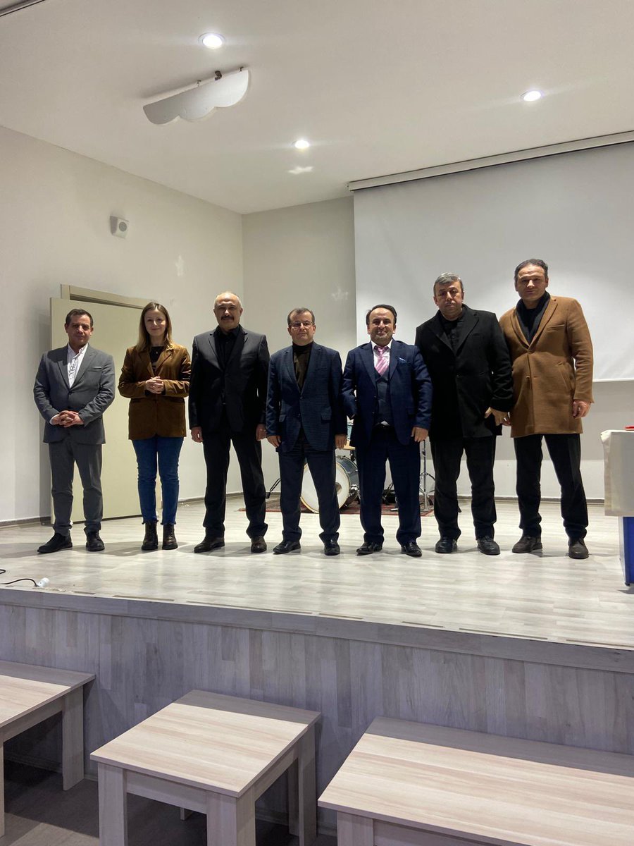 Devrek_mem's tweet photo. Zonguldak BEÜ İlahiyat Fakültesi Dekanı Sayın Prof. Dr. Seyfullah KARA, Sabahat-Cemil Ulupınar Fen Lisesi iftar programına katıldı. Programın sonunda İlçe Millî Eğitim Müdürümüz Sayın Ercan KAHYA tarafından kendisine plaket takdim edildi.

@tcmeb @ZonguldakMEM https://t.co/fgUsStgb9O