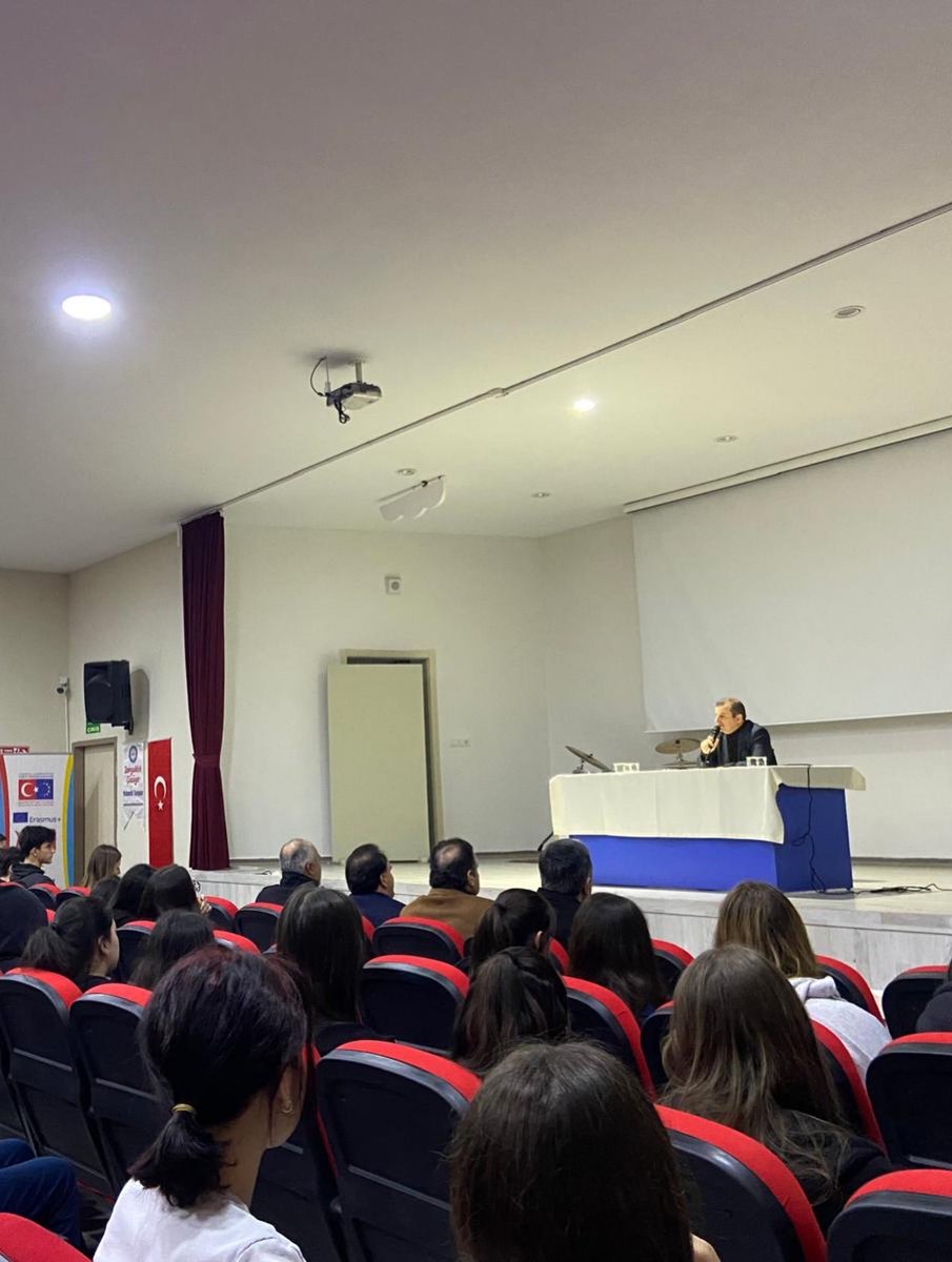 Devrek_mem's tweet photo. Zonguldak BEÜ İlahiyat Fakültesi Dekanı Sayın Prof. Dr. Seyfullah KARA, Sabahat-Cemil Ulupınar Fen Lisesi iftar programına katıldı. Programın sonunda İlçe Millî Eğitim Müdürümüz Sayın Ercan KAHYA tarafından kendisine plaket takdim edildi.

@tcmeb @ZonguldakMEM https://t.co/fgUsStgb9O