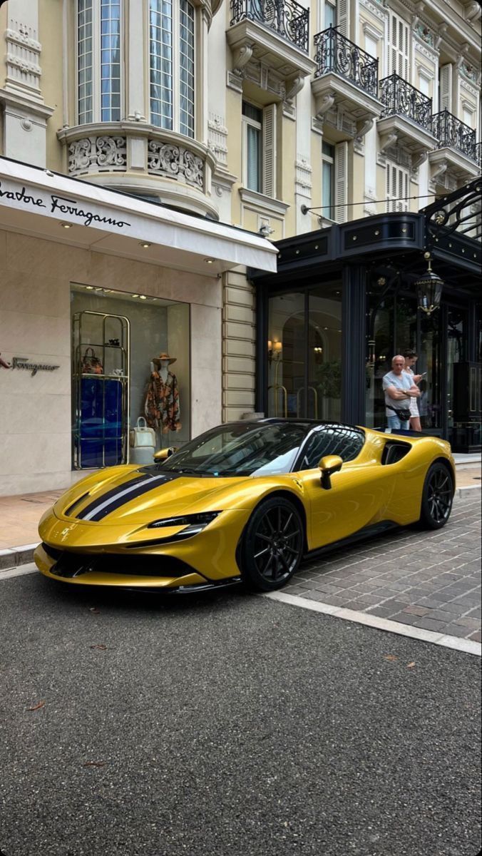 Auto_Porn's tweet image. yellow Ferrari.