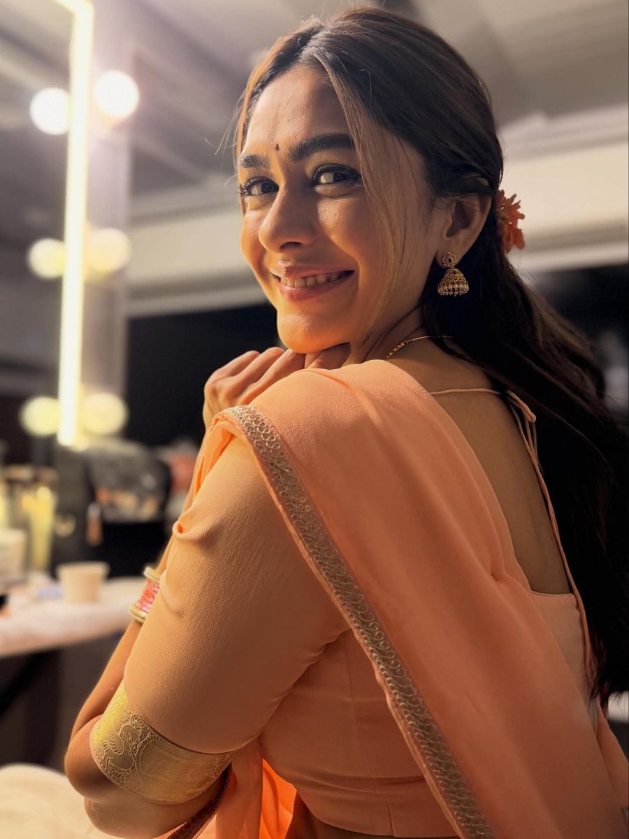 Mrunal Thakur tweet media