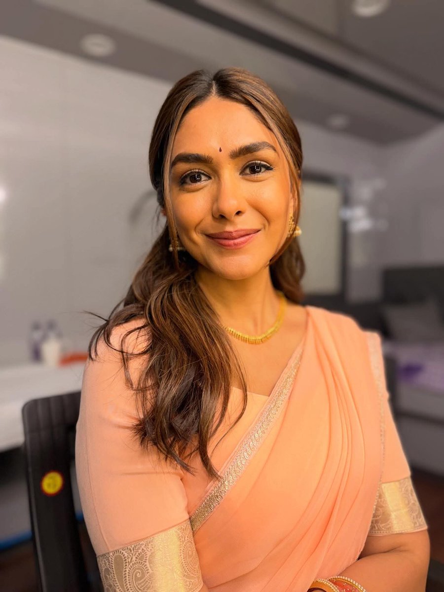 Mrunal Thakur tweet media