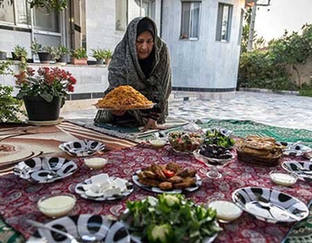 FreshteTh50243's tweet photo. در بسیاری از روستاهای ایران، افطاری ساده با غذاهای محلی مانند «کلوچه»، «کماج» یا «شیربرنج» سرو می‌شود که هویت فرهنگی منطقه را به نمایش می‌گذارد.
  #افطار_ساده 
#بجنورد_همدل https://t.co/glCo9mrSoo
