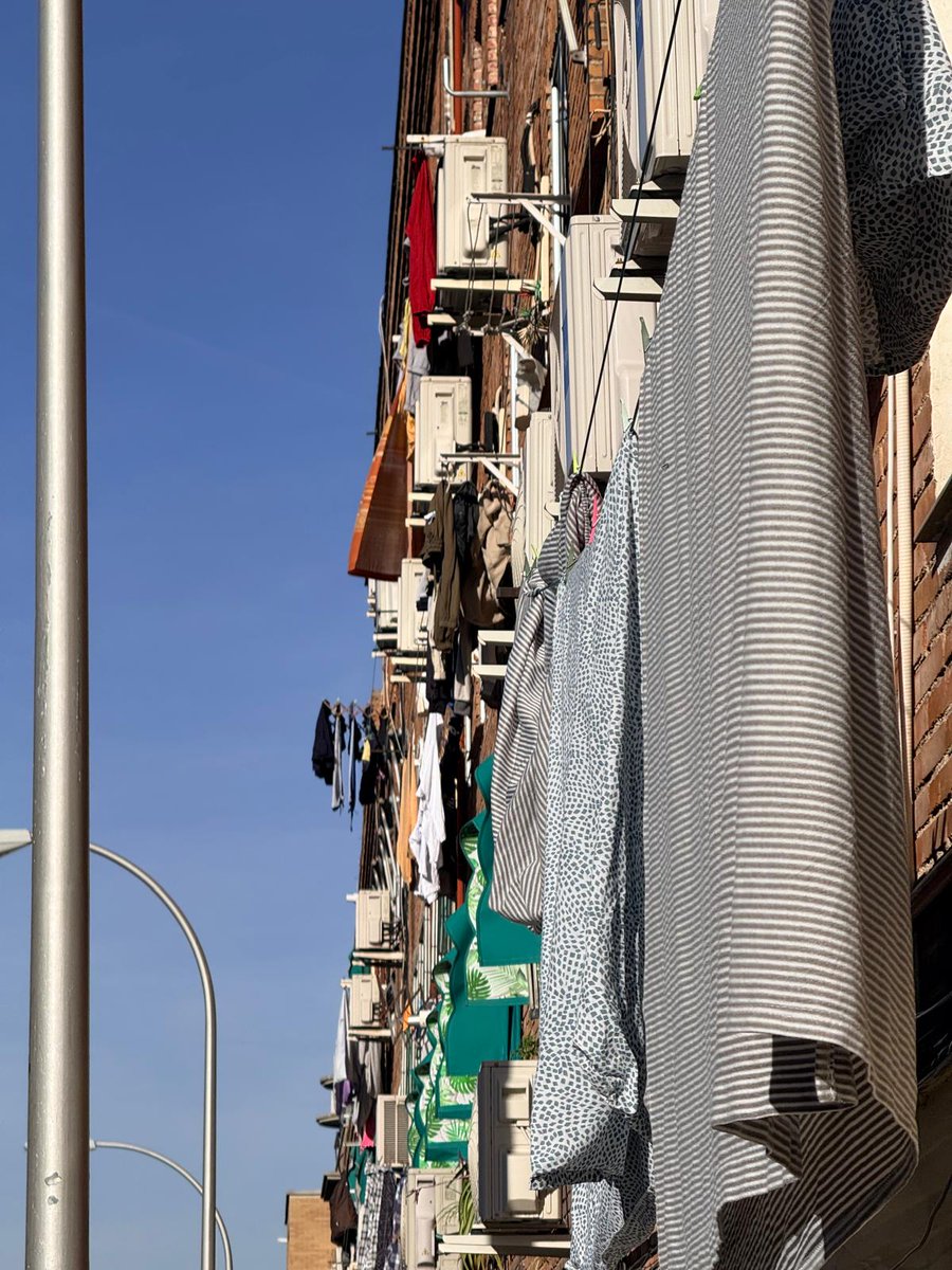 andimat_es's tweet photo. Más eficiencia y menos demanda de energía para combatir la #pobrezaenergética. La #ENPE 2026-30 da un impulso a los #CAESociales, para acelerar la rehabilitación de viviendas de la población más vulnerable.
https://t.co/tmLwxZ5YMv https://t.co/Qyl75XeB2i