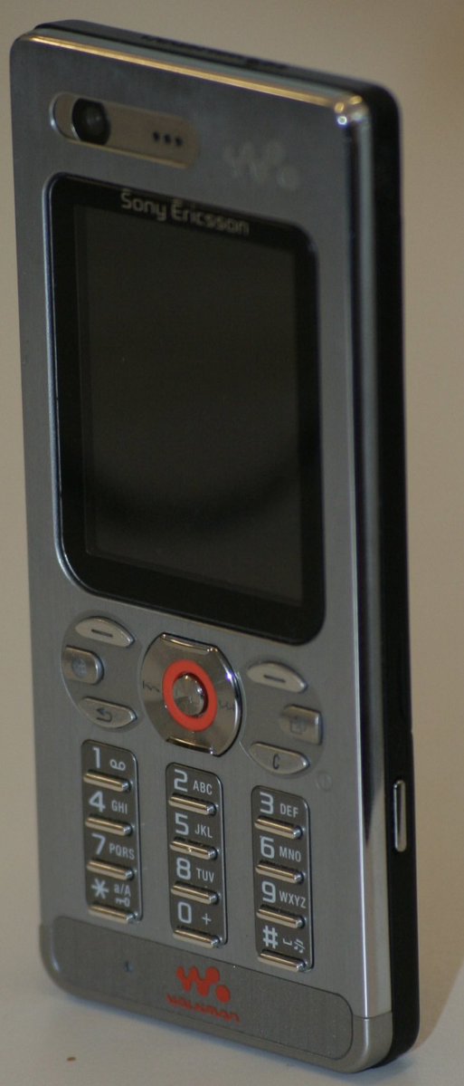 DioeconmeXBT's tweet image. Nostalgia time 🤳

The first mobile phone I owned was 20 years ago is Sony Ericsson Walkman

What’s yours?