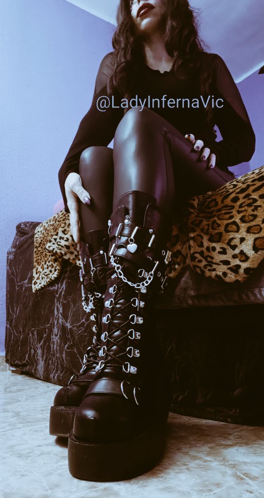 LadyInfernaVic's tweet image. Fin de mes asomando y tú ya nervioso. Normal... Cobras y ya sabes lo que toca 🧎‍➡️💶
#Findom
#sumisofinanciero
#paypig
#CajeroHumano
#atmslave
#Devoción