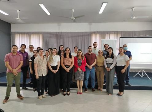 MEF_Paraguay's tweet image. 🖊️📙 Una serie de capacitaciones a gobiernos locales de varios departamentos del país, desarrollada por el #MEF, concluyó en #Pilar con la participación de representantes de los municipios de Ñeembucú.

La formación tuvo como objetivo fortalecer la gestión y mejorar la correcta