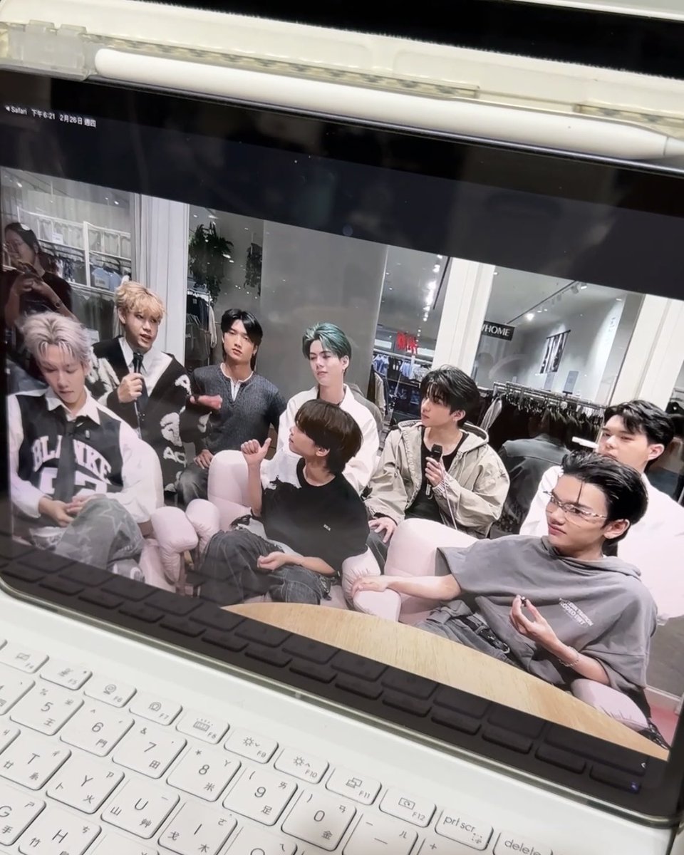 พอกลับบ้าน สิ่งแรกที่ทำคือ👀

#LE7EL #LE7EL_ดื้อ
#PopcycleTHxLE7EL