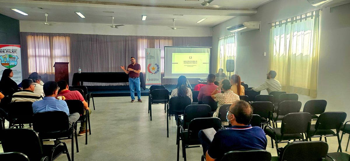 MEF_Paraguay's tweet image. 🖊️📙 Una serie de capacitaciones a gobiernos locales de varios departamentos del país, desarrollada por el #MEF, concluyó en #Pilar con la participación de representantes de los municipios de Ñeembucú.

La formación tuvo como objetivo fortalecer la gestión y mejorar la correcta