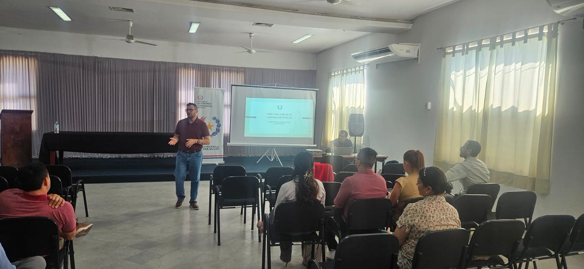 MEF_Paraguay's tweet image. 🖊️📙 Una serie de capacitaciones a gobiernos locales de varios departamentos del país, desarrollada por el #MEF, concluyó en #Pilar con la participación de representantes de los municipios de Ñeembucú.

La formación tuvo como objetivo fortalecer la gestión y mejorar la correcta