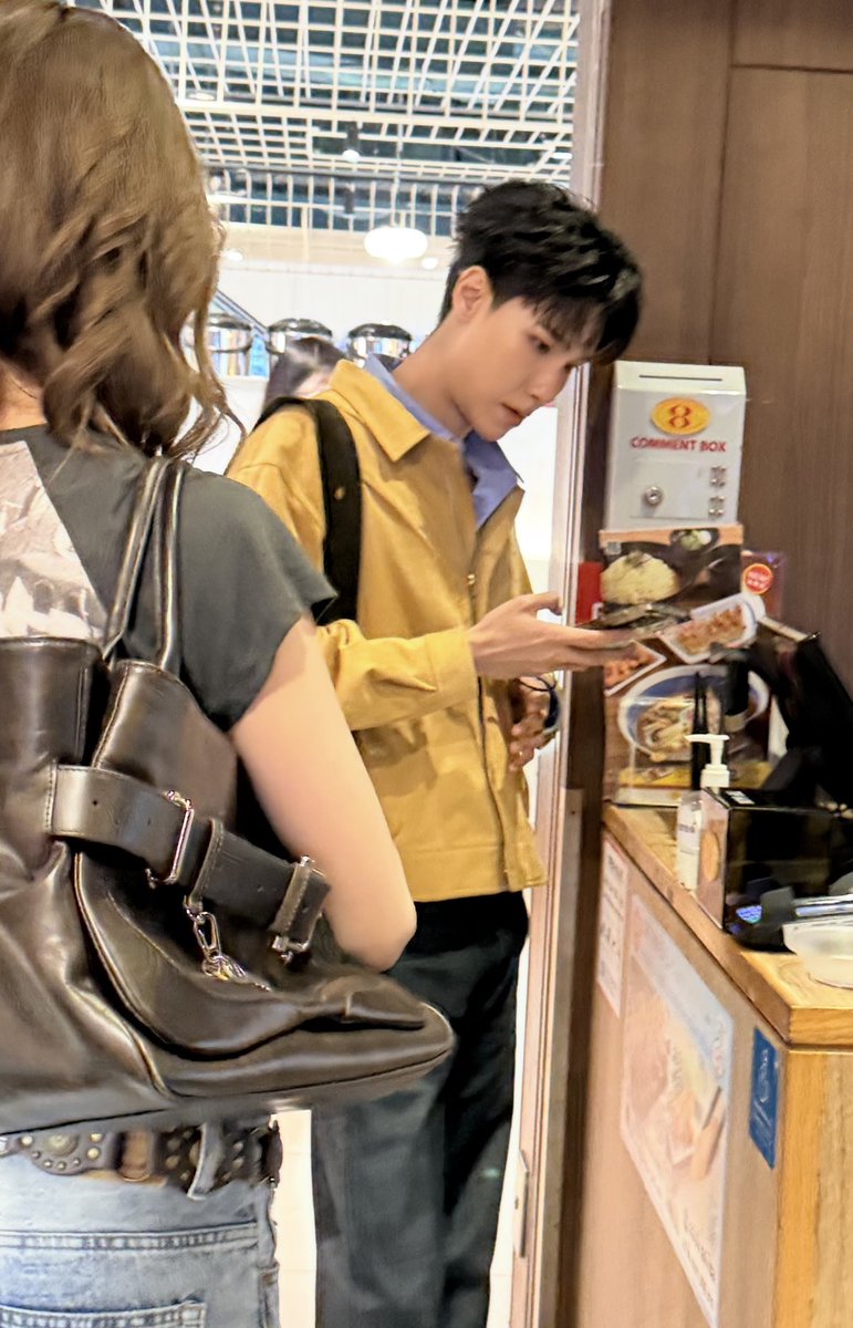 มาทานข้าว แล้วเจอสุดหล่อ 2 คนพอดี 
( ไม่เรียลทาม )

#DareYouToDeathFinalEP