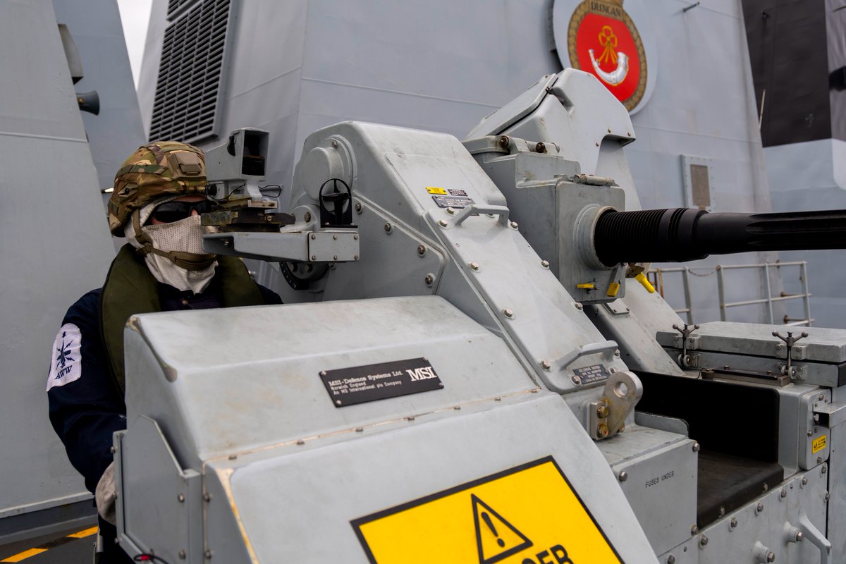 Royal Navy tweet media