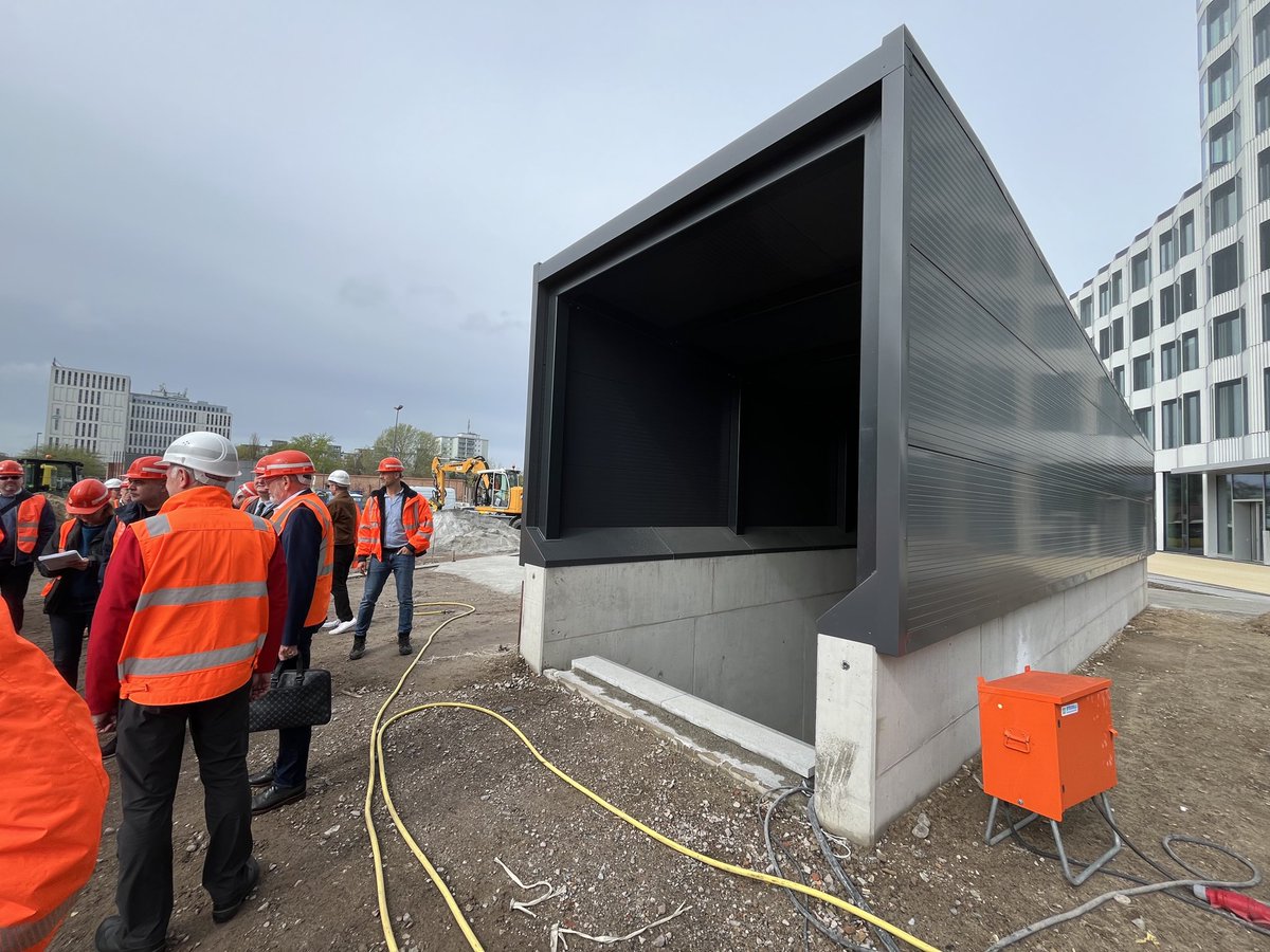 pneumannberlin's tweet image. Vor 26 Jahren wurde der erste Spatenstich gefeiert. Nun geht die S-Bahn-Verbindung in Mitte endlich ans Netz - aber noch nicht am 28.3. Der neue Termin steht schon im Internet.
#DB #Bahn #S15 #S21 #Hauptbahnhof #Gesundbrunnen

Link im Kommentar.