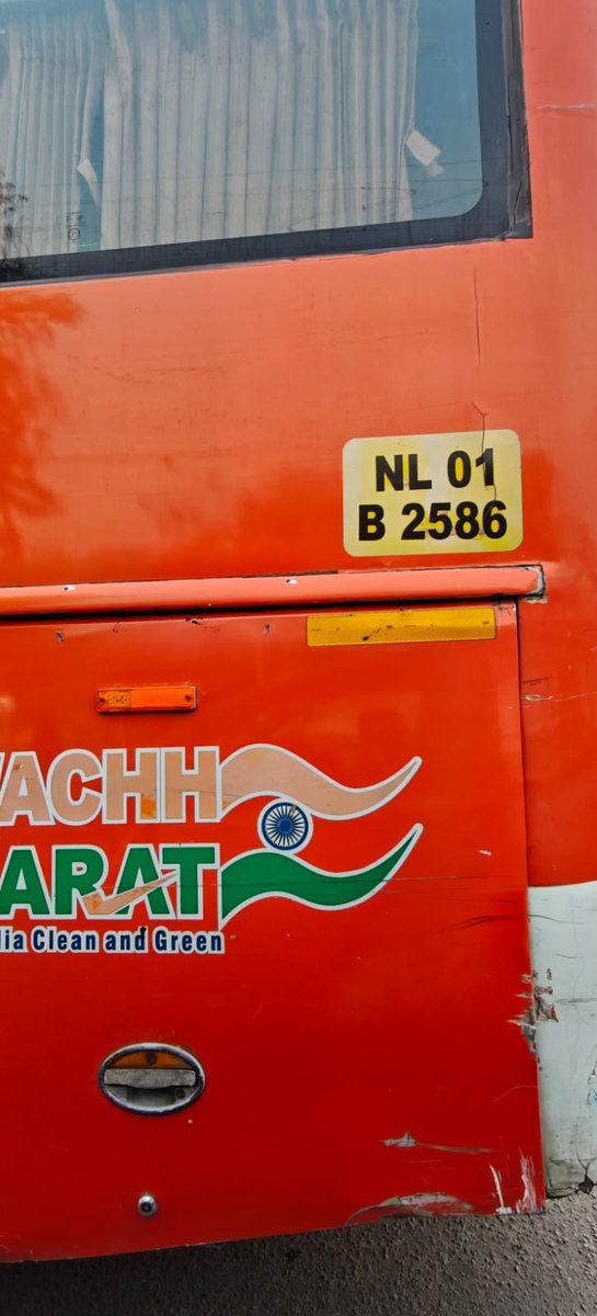 _sjoshi's tweet photo. @CYBTRAFFIC This bus did hit the ORVM from side in a slow moving traffic and just left even after requesting to stop. https://t.co/n6wiGltSCJ