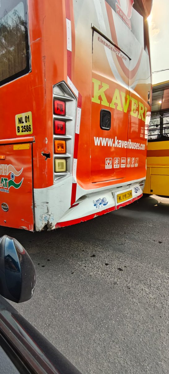 _sjoshi's tweet photo. @CYBTRAFFIC This bus did hit the ORVM from side in a slow moving traffic and just left even after requesting to stop. https://t.co/n6wiGltSCJ