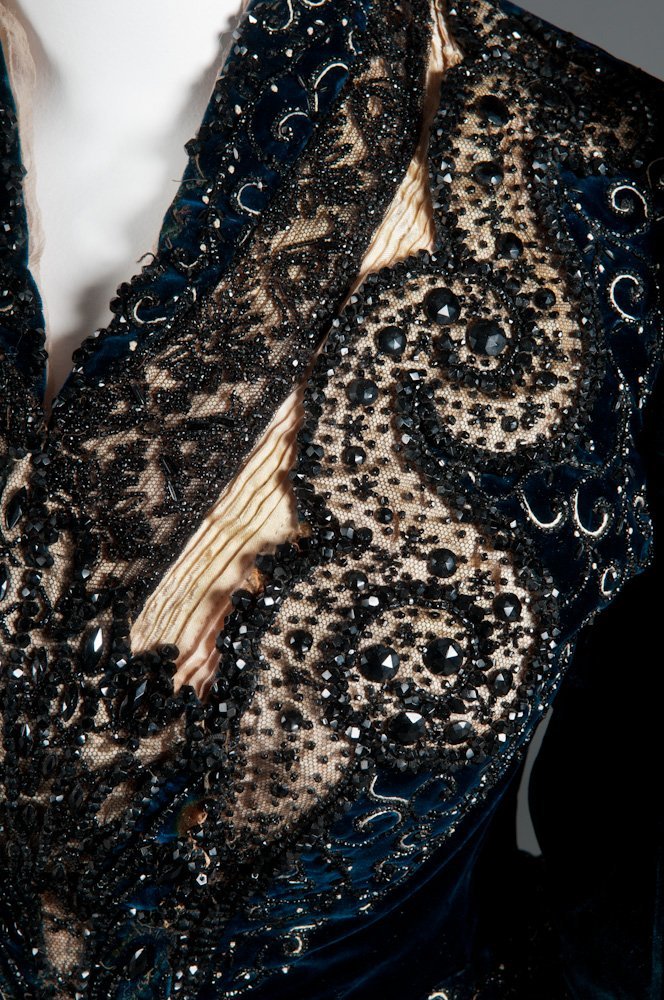 Reception dress by Félix, 1893-95. FIDM Museum.