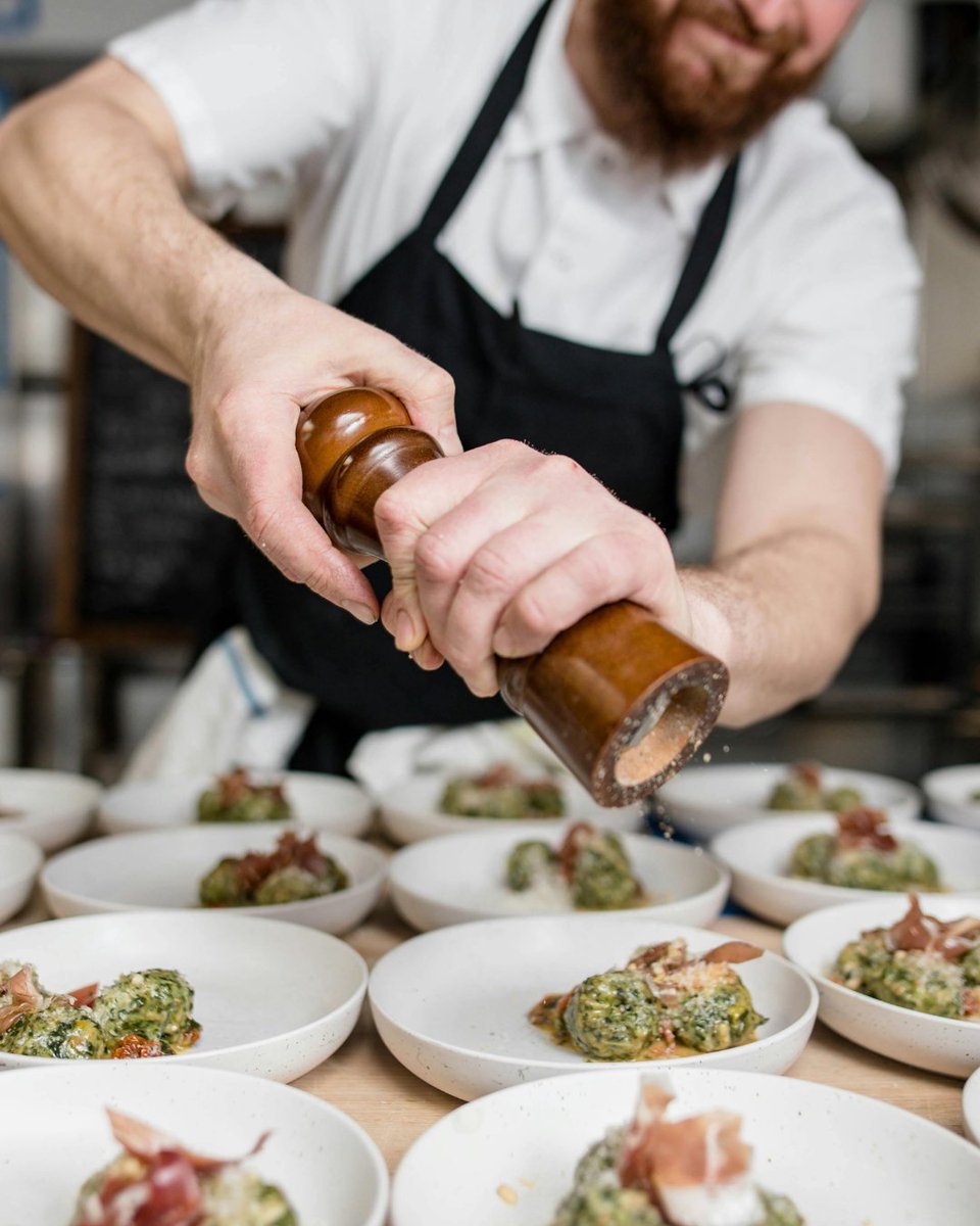 Goldstarjobs's tweet image. Job of the Week 🔪
Relief Chef
📌 Surrey
£14-£17 per hour (PAYE)

We’re looking for Relief Chefs with an Enhanced DBS to support a range of care homes across Surrey.

📩 Send your CV: info@goldstarrecruit.co.uk
📞 Call us: 01993 225 075

#ReliefChef #hospitalityjobs #Surrey