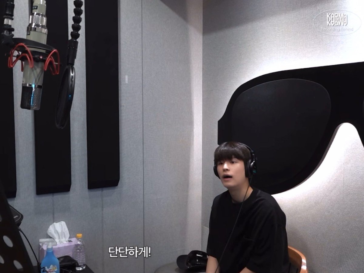 bbuggu_ming2's tweet image. 👈승민이 쓰리라차 셋이 회의하는 동안
                    이렇게 착둥이 같이 앉아서 기다렸다고ㅠ👉