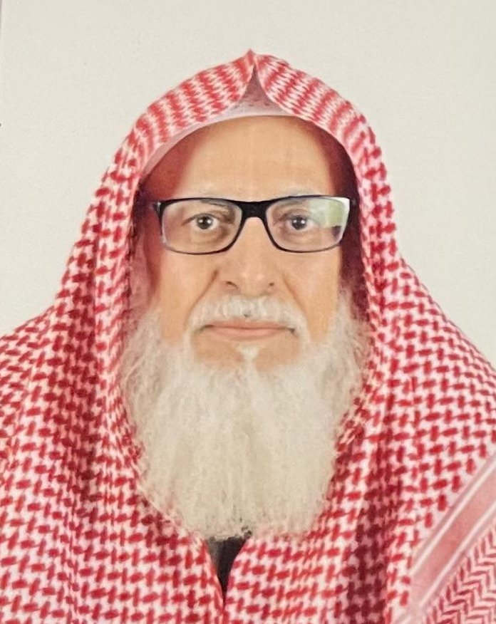 ALfalehaaa's tweet photo. #قراء_الرياض 
بدأ الشيخ الدكتور صالح بن أحمد الريمي الخطابي -وفقه الله- إمام جامع الفرقان بحي الربوة بمدينة الرياض الإمامة والخطابة منذ عام 1400هـ 1980م، أي 47 عامًا يَؤم ويخطب في هذا الجامع ولا يزال .. متّعه الله بالصحة والعافية .. والشيخ مِن رجالات التعليم، وقد بذل جهودًا تربوية كبيرة أثناء فترة عمله بالإدارة العامة للتعليم بمنطقة الرياض .. درسَ الشيخ -وفقه الله- القرآنَ الكريم في مدرسة التحفيظ الأولى أيام كان مديرها فضيلة الشيخ محمد بن سنان -رحمه الله-، وفي الفترة المسائية كان يواصل الحِفظَ والمراجعة عند فضيلة الشيخ محمد قاسم جعفري -رحمه الله- في مسجد في حي دخنة بوسط مدينة الرياض ..
قراءة الشيخ خاشعة متأنّية، وبرفقه مقطع مِن تلاوته -وفقه الله-.