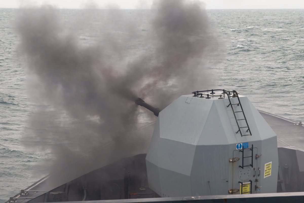 Royal Navy tweet media