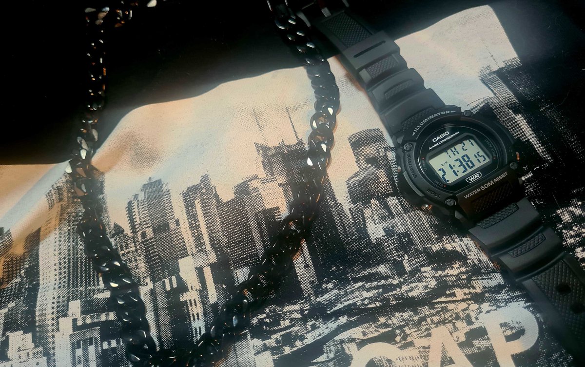 vividlyVIVI's tweet photo. went to the dentist today! 🦷 so I rewarded myself with a new pair of Adidas, a new Casio + necklace ✨ https://t.co/ztrlohXCFR