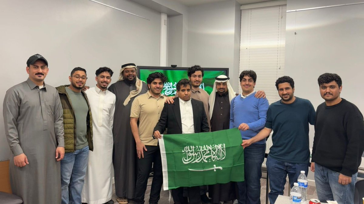 SaudiDUR's tweet photo. في أجواءٍ رمضانيةٍ تعبق بالروحانية، احتفل النادي السعودي في درم بيوم التأسيس للمملكة العربية السعودية، تعبيرًا عن الفخرِ بتاريخ الوطن ومسيرته.
سائلين المولى عزّ وجل دوام الأمن والأمان، وازدهار الوطن وقيادته الرشيدة. 🇸🇦✨
22 فبراير
#يوم_التأسيس #السعودية https://t.co/Vn4s6bUc83
