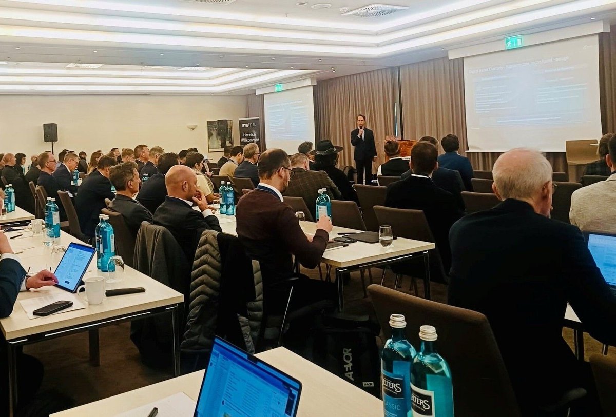 📍 GVS live in Frankfurt: 
Unser Senior Vermögensverwalter Danijel Wirtz ist heute beim Forum für digitale Vermögenswerte (#FDV2026) vor Ort.

Thema: Digitale Anlageformen &amp; die Next Gen. Wir sind gespannt auf die Impulse für die Vermögensberatung von morgen.

#DigitaleAssets