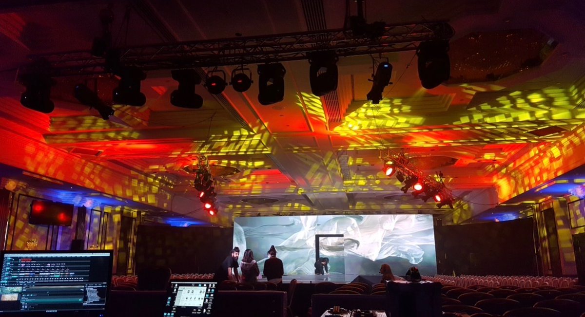 pa_hire_oxford's tweet image. Full technical production delivered 

🔳 12m x 3m P2.6mm LED video wall
🔊 L-Acoustics line array
🎛️ Yamaha DM7
🎤 20ch wireless mics
💡 Full lighting rig + effects via grandMA3
🏗️ Crew.
 #Sound_Hire #Lighting_Hire #LED_Screen_Hire #Stage_Hire #Sound_And_Light_Guys