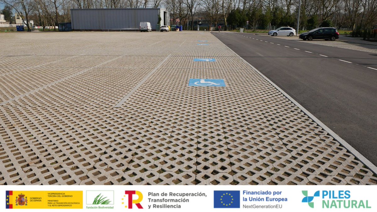 pilesnatural's tweet photo. Un aparcamiento más accesible e inclusivo
La renaturalización del entorno del río ha permitido reorganizar y ampliar el aparcamiento:
🔹 Hemos pasado de 185 a 197 plazas
➡️ 9 plazas adaptadas
➡️ 9 plazas para motocicletas

#PilesNatural #Accesibilidad#MovilidadSostenible https://t.co/ZbfmkJIbv0